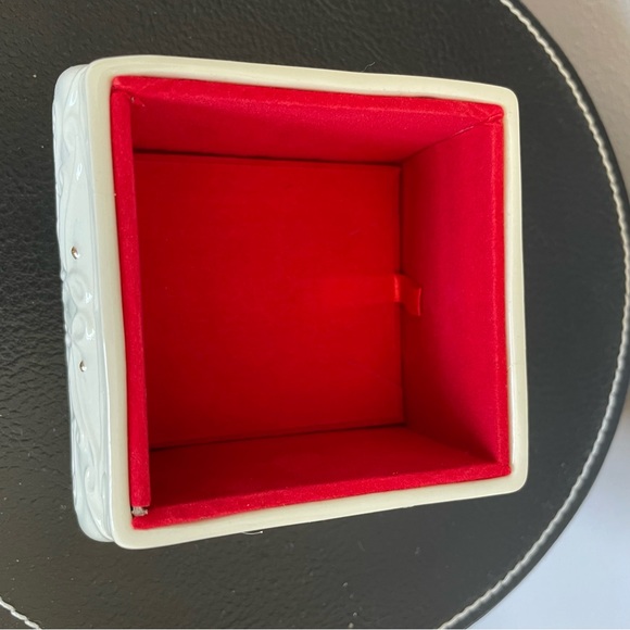 Lenox Carved Music Box/Trinket Box - Picture 5 of 7